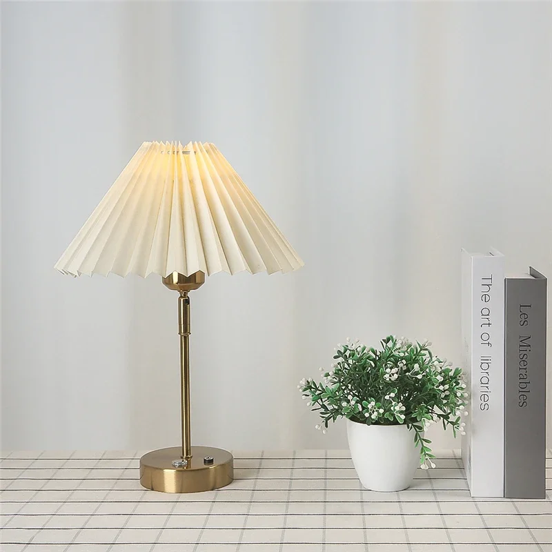 Modern Adjustable Pleated Tabl - مراجعة Lava Lamp Desktop وسعره