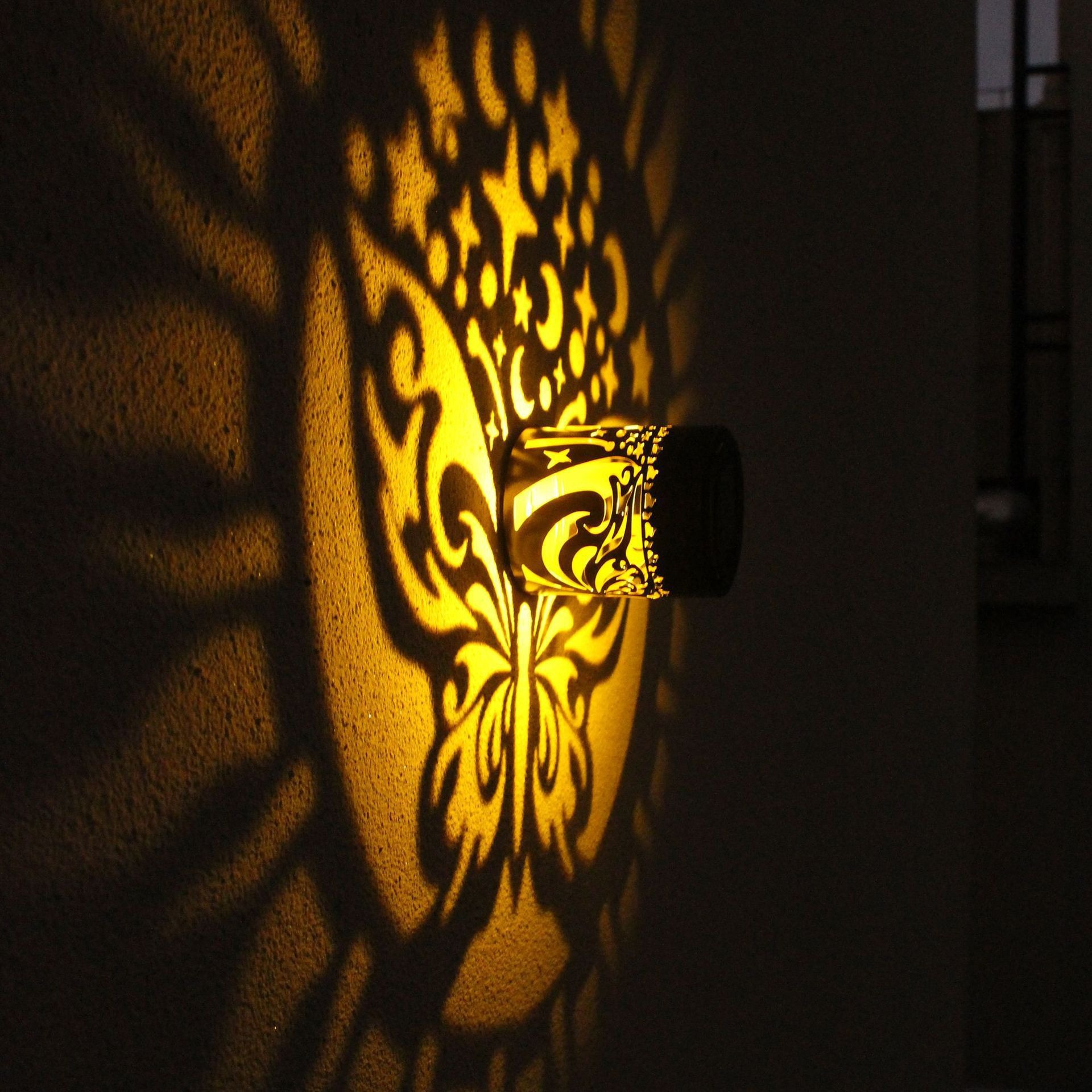 Solar Butterfly Projection Lam - مراجعة Outdoor Lighting Wedding Decor وسعره