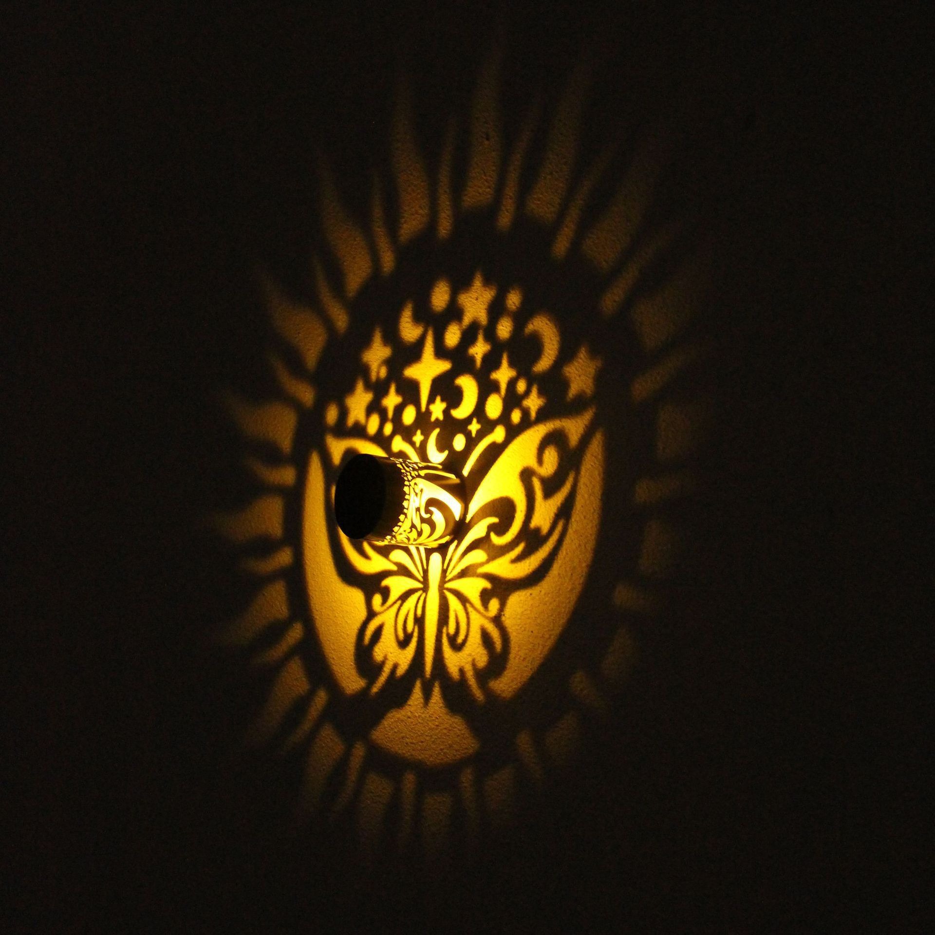 Solar Butterfly Projection Lam - مراجعة Outdoor Lighting Wedding Decor وسعره